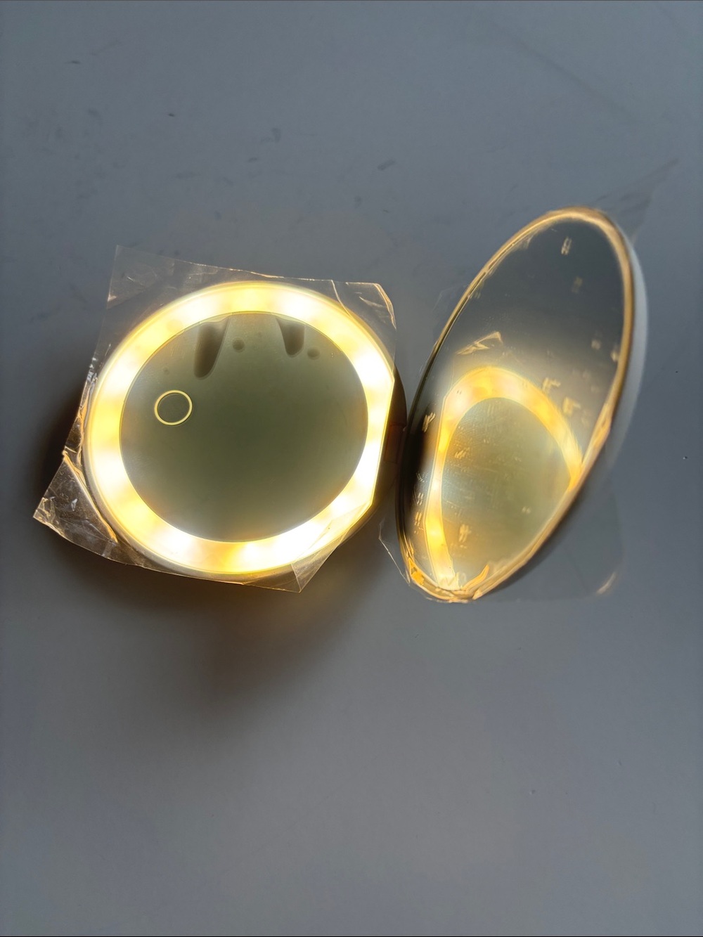 Neutrogena LED Mirror - Picture 6 of 6